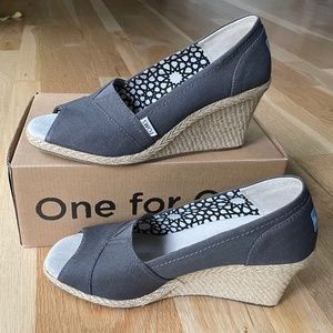 TOMS, Canvas Wedge, Ash Grey, Size 9.5